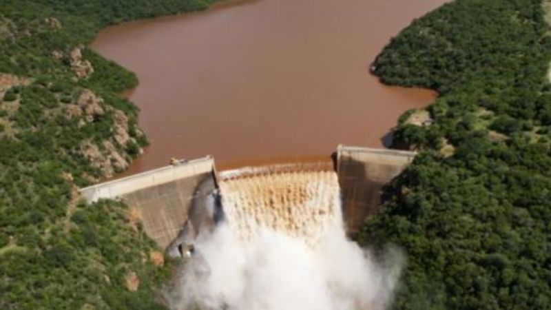 f3376b0b-2013-01-22-limpopo-floods-claim-six-image